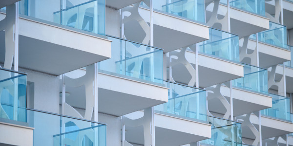 Puertas y Ventanas Aislantes de Aluminio / PVC en Lleida · Balconeras
