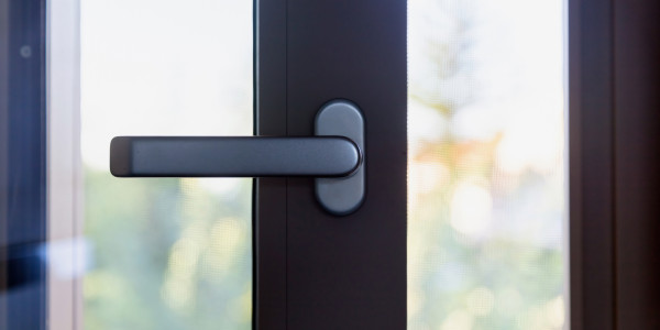 Puertas y Ventanas Aislantes de Aluminio / PVC en Lleida · Cierre Hermético
