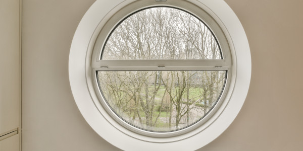 Puertas y Ventanas Aislantes de Aluminio / PVC en Lleida · Ojo de Buey, Curvada y Antiruido