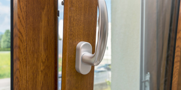 Puertas y Ventanas Aislantes de Aluminio / PVC en Lleida · Oscilobatientes - Abatibles