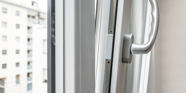 Fabricantes / Instaladores de Puertas y Ventanas de Aluminio / PVC en Lleida · Oscilobatientes - Abatibles