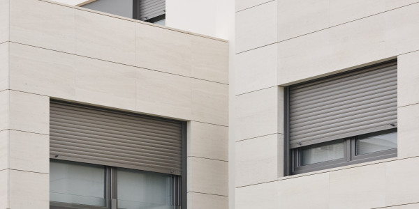 Carpintería Metálica de Aluminio / PVC en Lleida · Bisagra Oculta